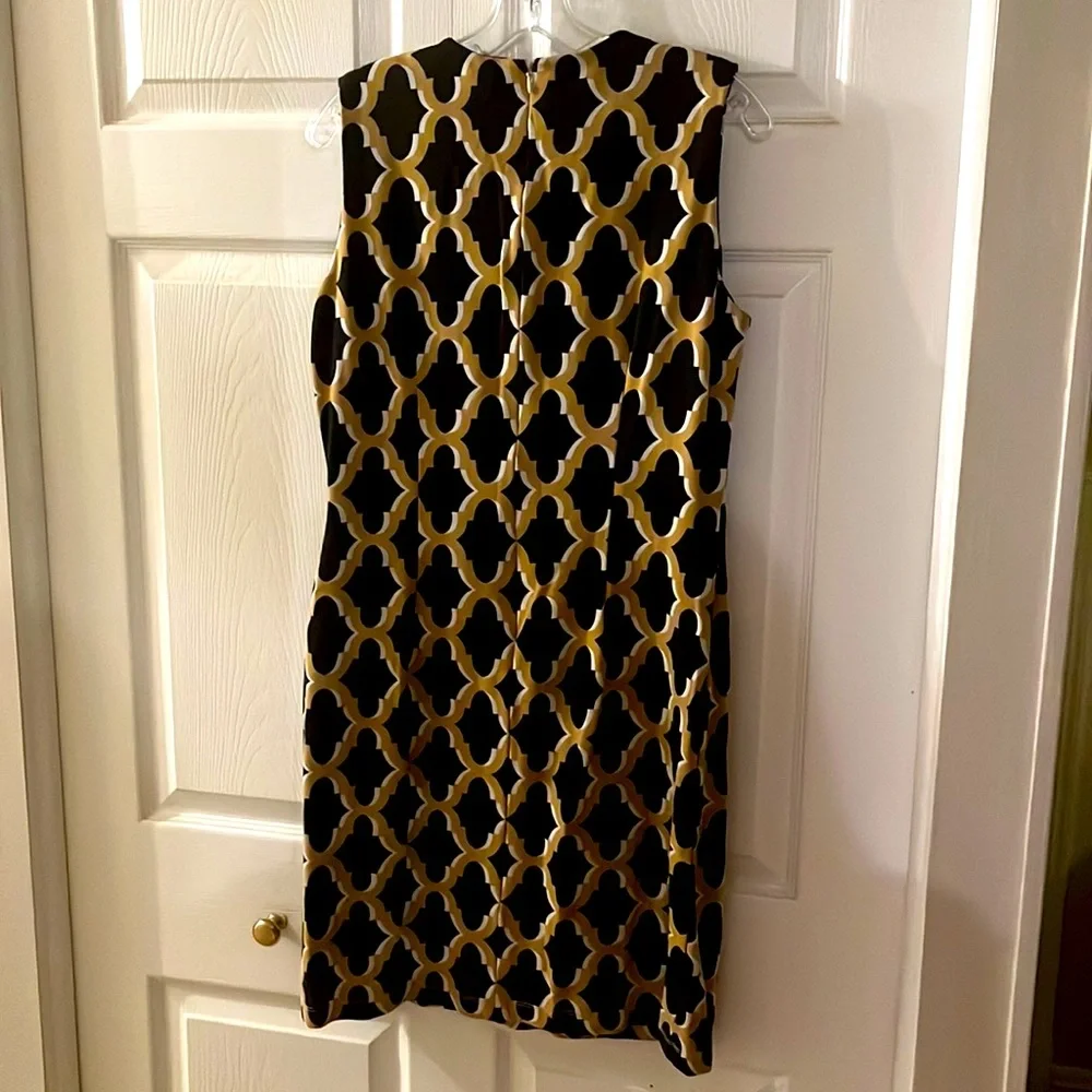 J. McLaughlin dress dimensional keyhole black and gold pattern, size large - Picture 3 of 4